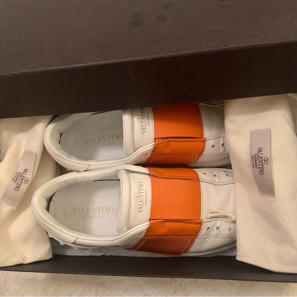 🔥🔥🔥VALENTINO Rockstud Accents Leather Sneakers. Size 8.5 or 39 Europe - Picture 8 of 15